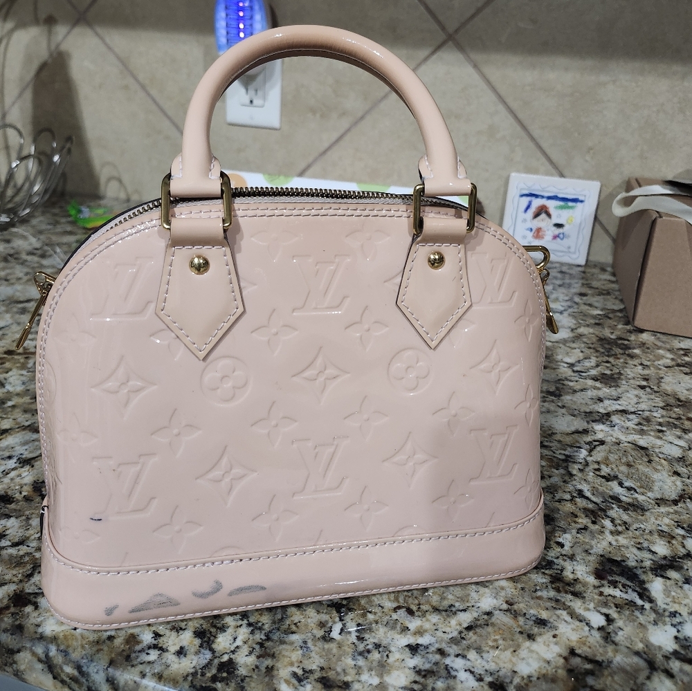 Louis Vuitton Pink Mini Bag with Structured Design and Metal Hardware - Picture 3 of 15